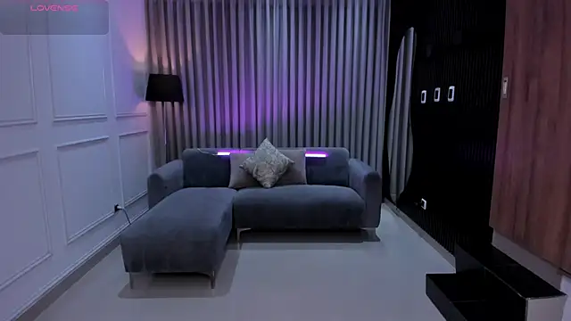 Anna parkker  online show from March 12, 2025, 11:09 am