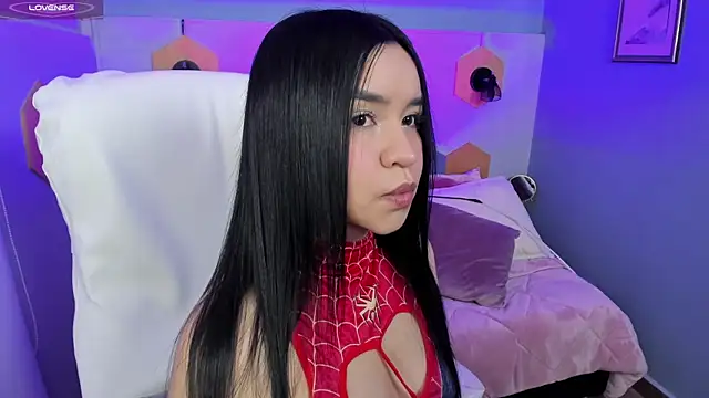 Hanna  Becker  online show from January 22, 2025, 3:52 am