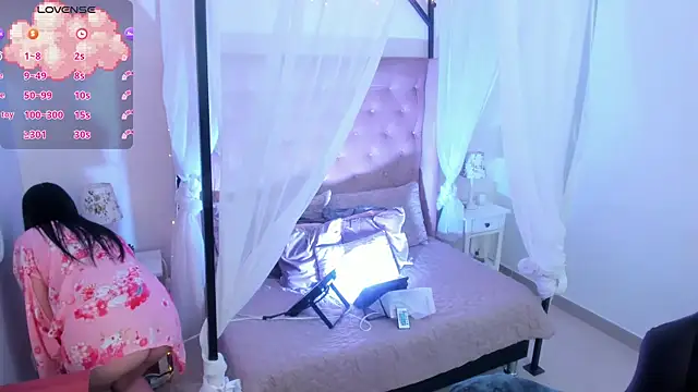 Hanna  Becker  online show from September 27, 2025, 3:22 am