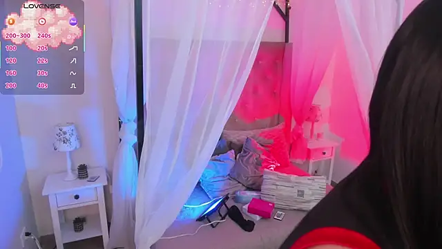 Hanna  Becker  online show from October 10, 2025, 3:49 am