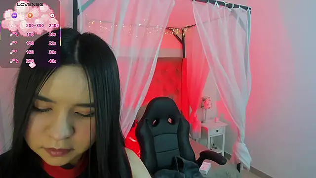 Hanna  Becker  online show from October 17, 2025, 3:53 am