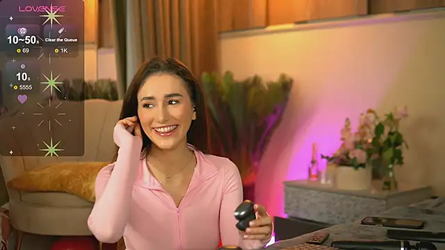 EmilyRaymont online show from March 11, 2025, 10:20 pm