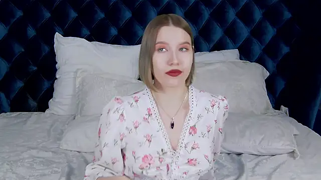 LiliLinn online show from January 27, 2025, 10:38 am