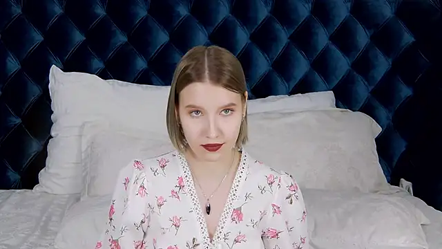 LiliLinn online show from January 27, 2025, 1:41 pm