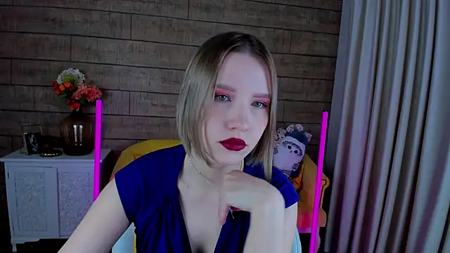 LiliLinn online show from January 28, 2025, 4:29 am