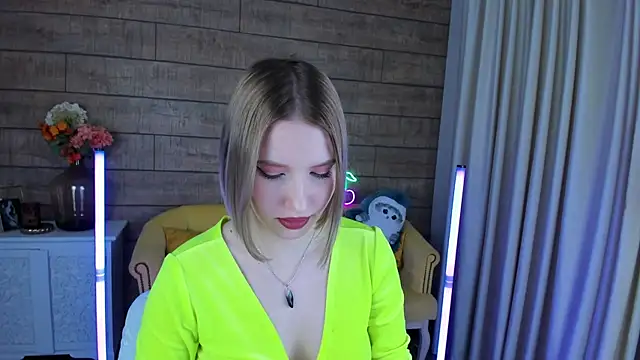 LiliLinn online show from January 28, 2025, 10:34 am