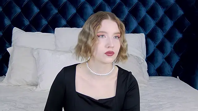 LiliLinn online show from January 31, 2025, 4:47 am