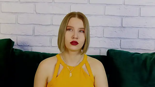 LiliLinn online show from February 3, 2025, 5:07 am