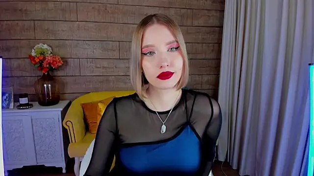 LiliLinn online show from February 4, 2025, 1:48 pm