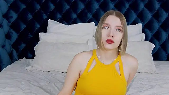 LiliLinn online show from February 8, 2025, 4:36 am