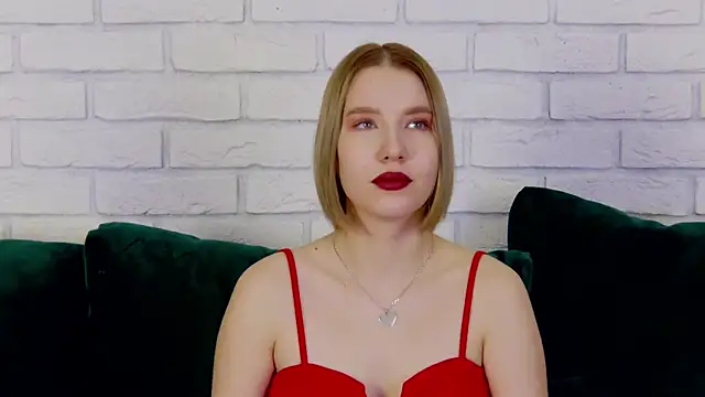 LiliLinn online show from February 10, 2025, 6:20 am