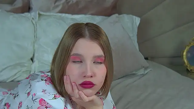 LiliLinn online show from February 17, 2025, 4:53 am