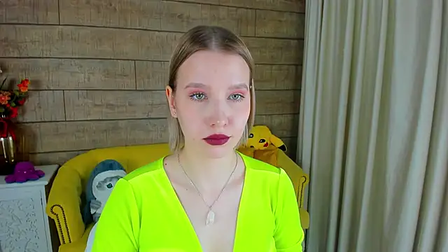 LiliLinn online show from February 26, 2025, 7:42 am