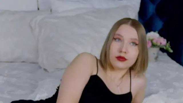 LiliLinn online show from February 27, 2025, 8:06 am