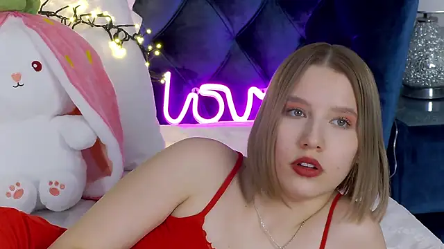 LiliLinn online show from March 3, 2025, 7:32 am