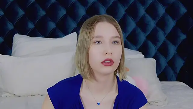 LiliLinn online show from March 14, 2025, 8:10 am