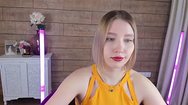 LiliLinn online show from March 15, 2025, 8:04 am