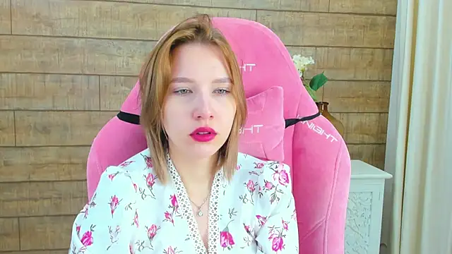 LiliLinn online show from September 9, 2025, 4:23 am