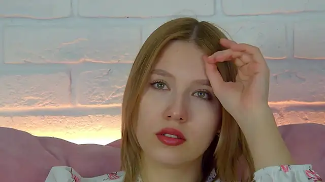 LiliLinn online show from September 29, 2025, 4:50 am