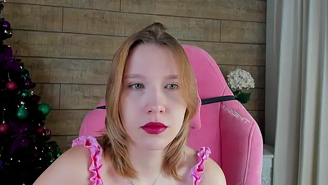 LiliLinn online show from December 20, 2025, 4:41 am