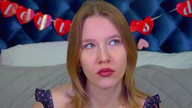 LiliLinn online show from February 12, 2026, 4:51 am