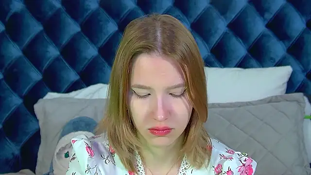 LiliLinn online show from February 21, 2026, 4:57 am