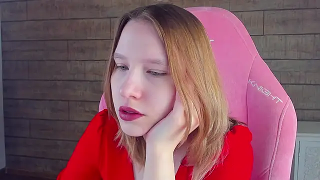 LiliLinn online show from March 28, 2026, 5:40 am