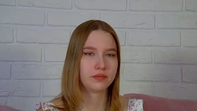 LiliLinn online show from July 3, 2026, 4:30 am