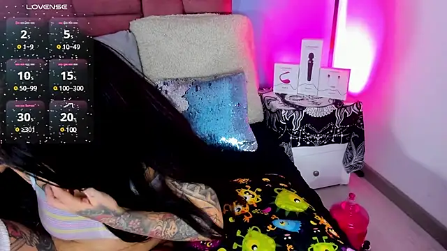 NinaInk online show from February 20, 2025, 2:46 pm