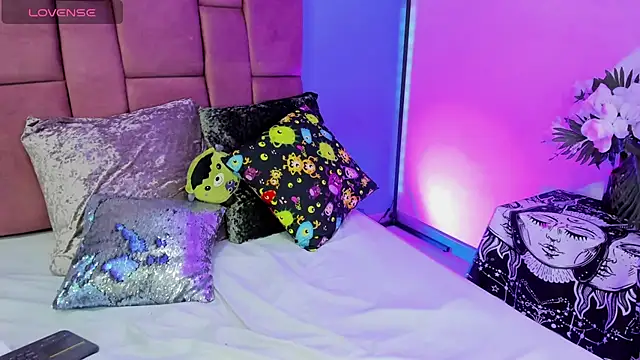 NinaInk online show from February 23, 2025, 12:37 pm