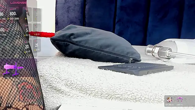 NinaInk online show from November 28, 2025, 12:08 pm