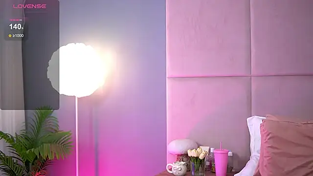 AlmaLuv online show from September 9, 2025, 3:06 am