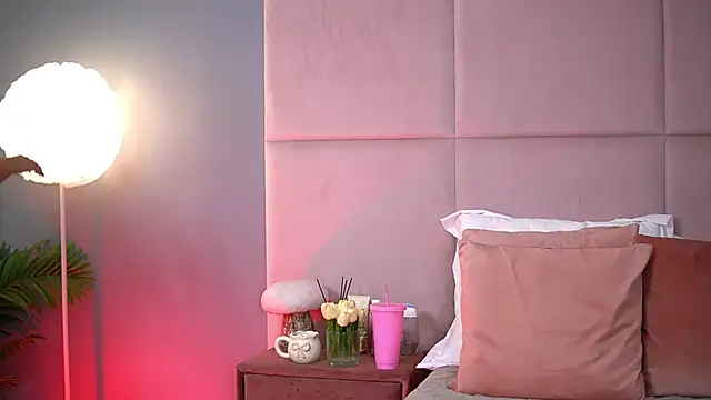 AlmaLuv online show from September 23, 2025, 3:53 am