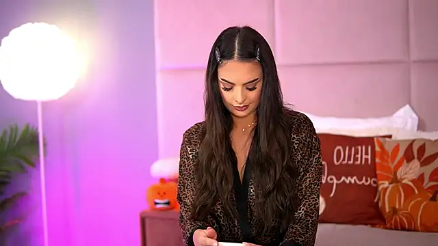 AlmaLuv online show from October 19, 2025, 3:51 am