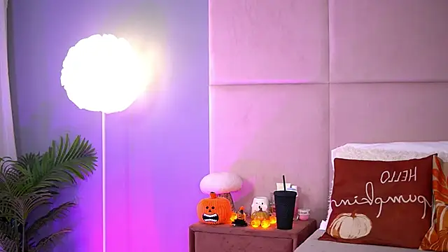 AlmaLuv online show from November 1, 2025, 4:47 am