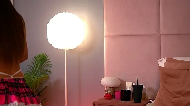 AlmaLuv online show from April 20, 2026, 3:53 am