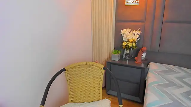 ElaEndez  online show from February 6, 2025, 12:37 pm