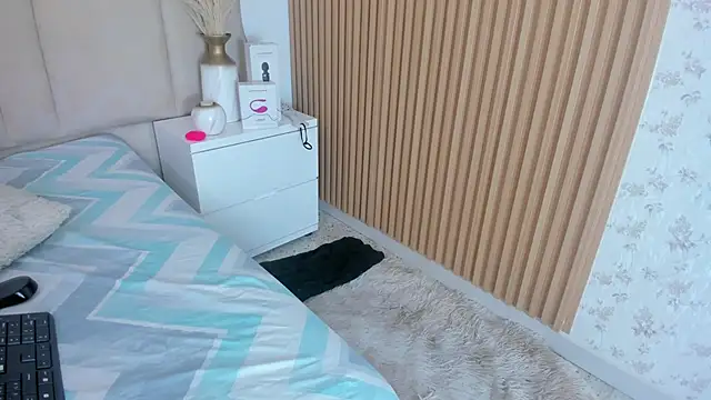 ElaEndez  online show from February 12, 2025, 12:12 pm