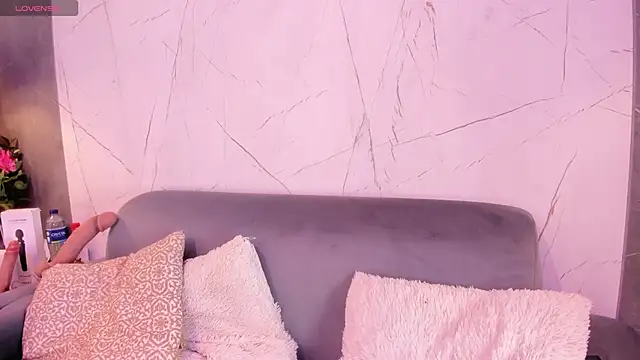 ElaEndez  online show from February 18, 2025, 12:17 pm