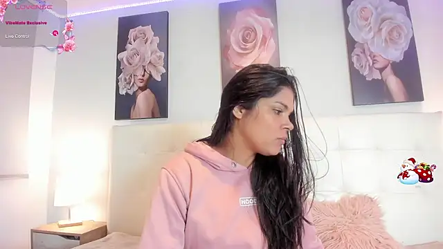 Sweetdreamses  online show from December 12, 2024, 12:44 pm