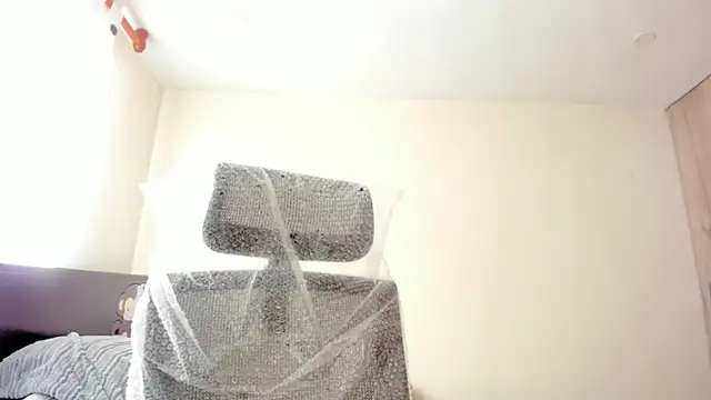 Sweetdreamses  online show from September 18, 2025, 2:08 pm