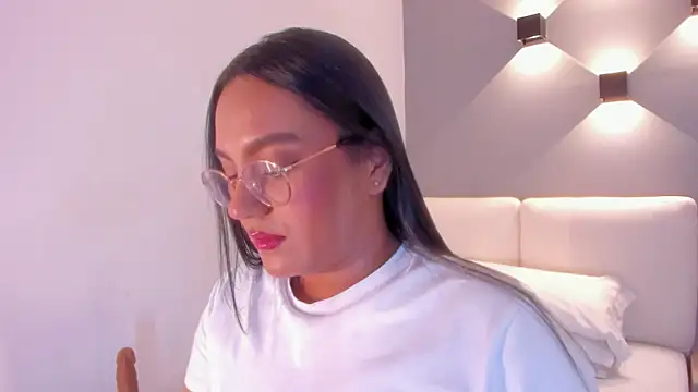 ellamontoya online show from September 23, 2025, 7:55 am