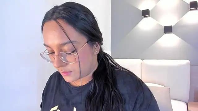 ellamontoya online show from October 2, 2025, 10:55 am