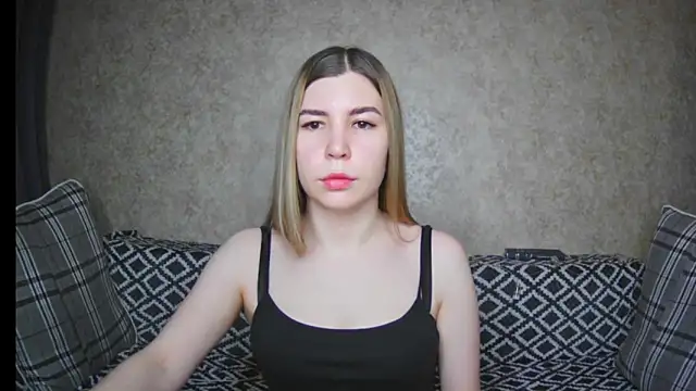 ElllaNuar online show from December 12, 2024, 1:21 am