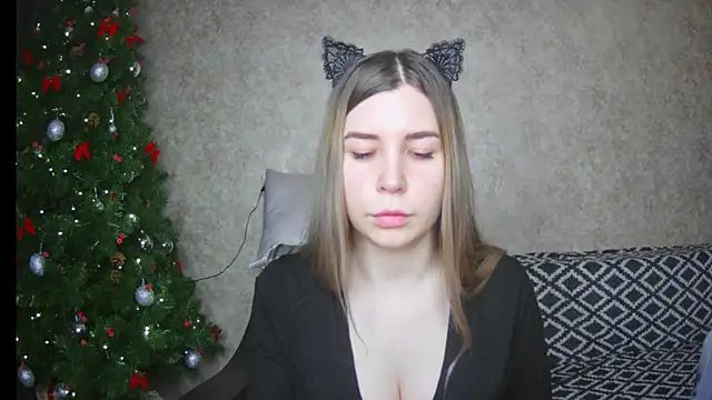 ElllaNuar online show from January 28, 2025, 5:11 am