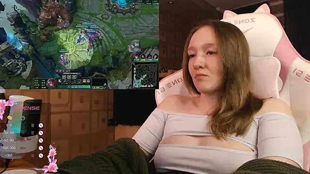 MoonlishSiren online show from September 17, 2025, 8:32 pm