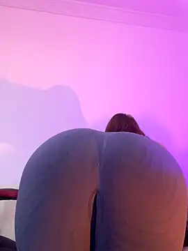 ValenGray online show from November 6, 2025, 12:50 pm