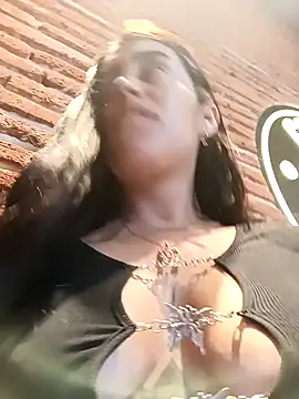 Snapshot of Freyja300 chatting on December 22, 2024, 9:20 pm Freyja300 online show from December 22, 2024, 9:20 pm