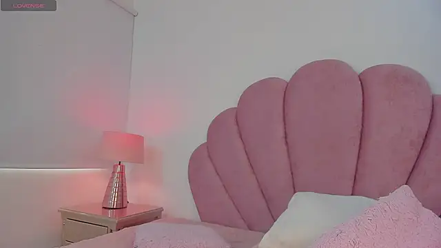 Nicole Paradise online show from January 20, 2025, 4:01 pm