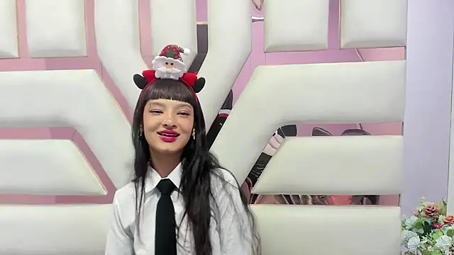 Aurora 18 online show from December 12, 2024, 5:48 pm